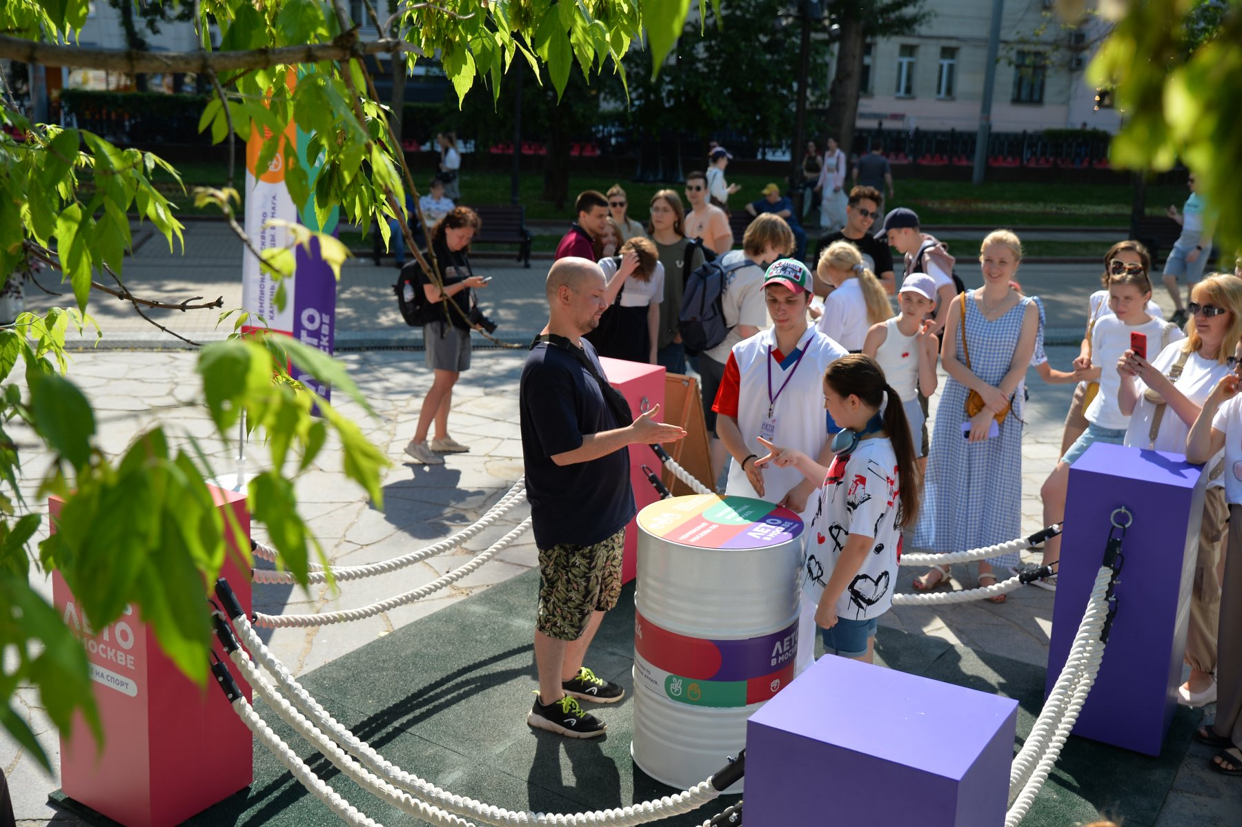 В Москве продолжается Чемпионат по игре «Камень, ножницы, бумага»