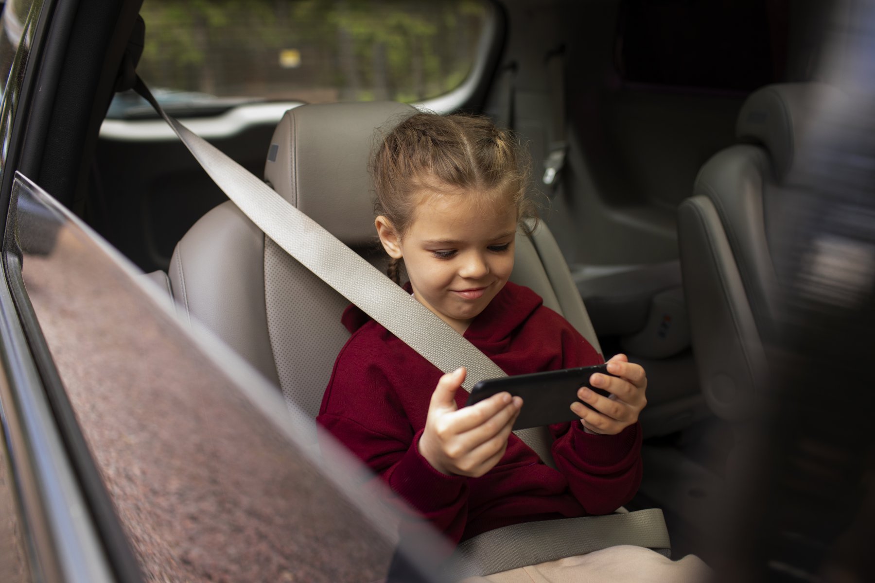 МАДИ: в жару недопустимо оставлять детей без присмотра в автомобилях  