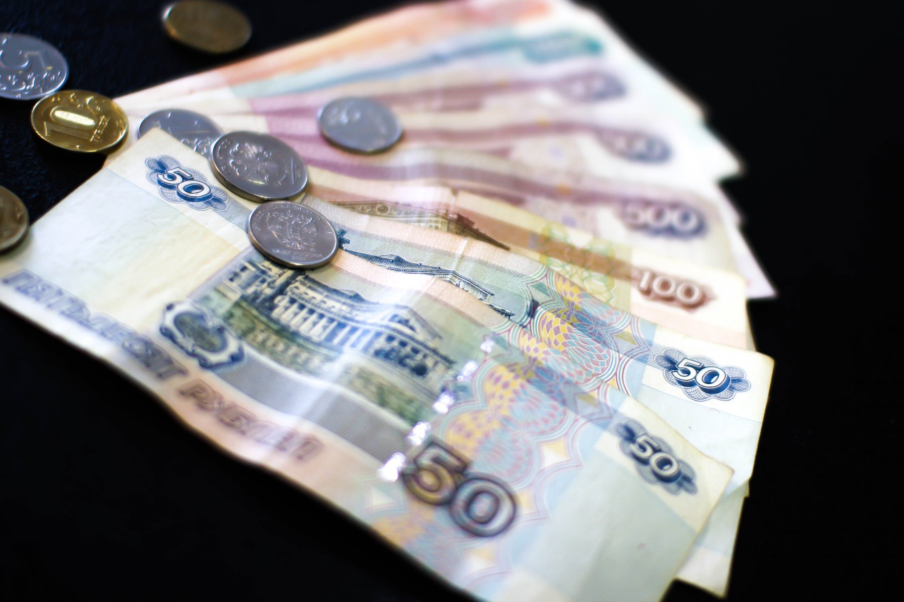 Мошенники выманили свыше 28 млн рублей у пенсионерки из Кузьминок 