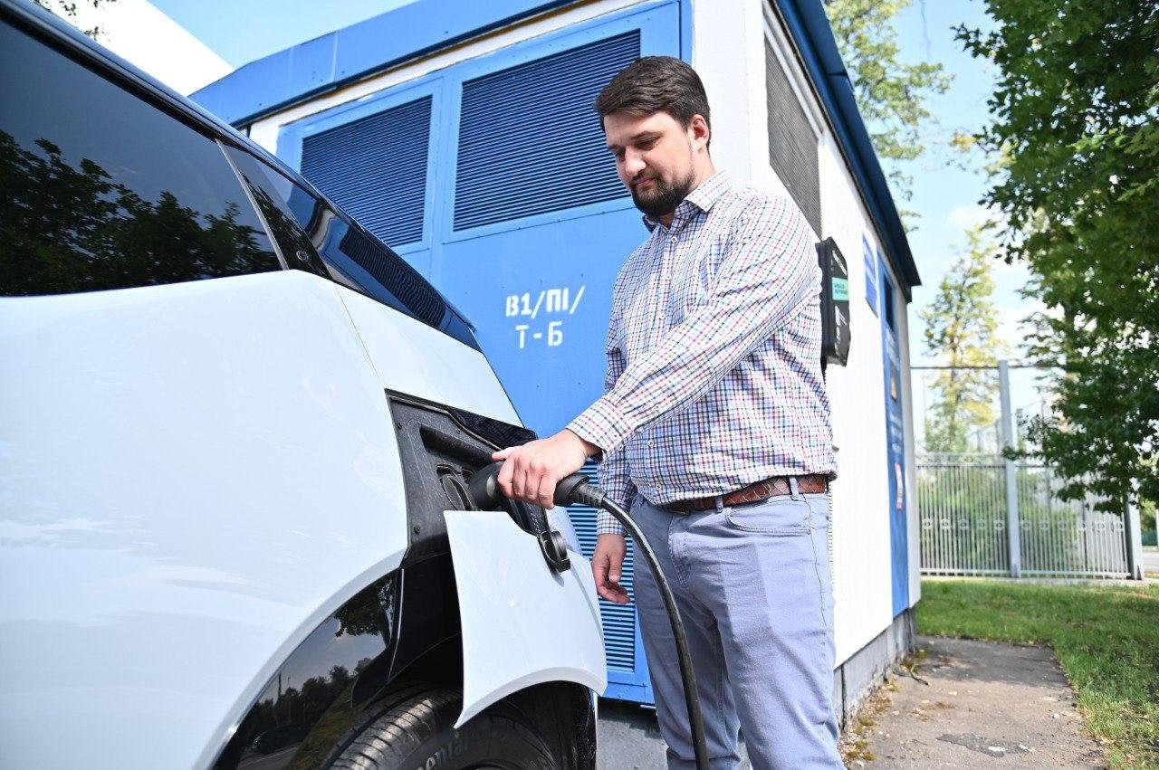 «Россети» и Яндекс установят 200 зарядных станций для электромобилей в Москве