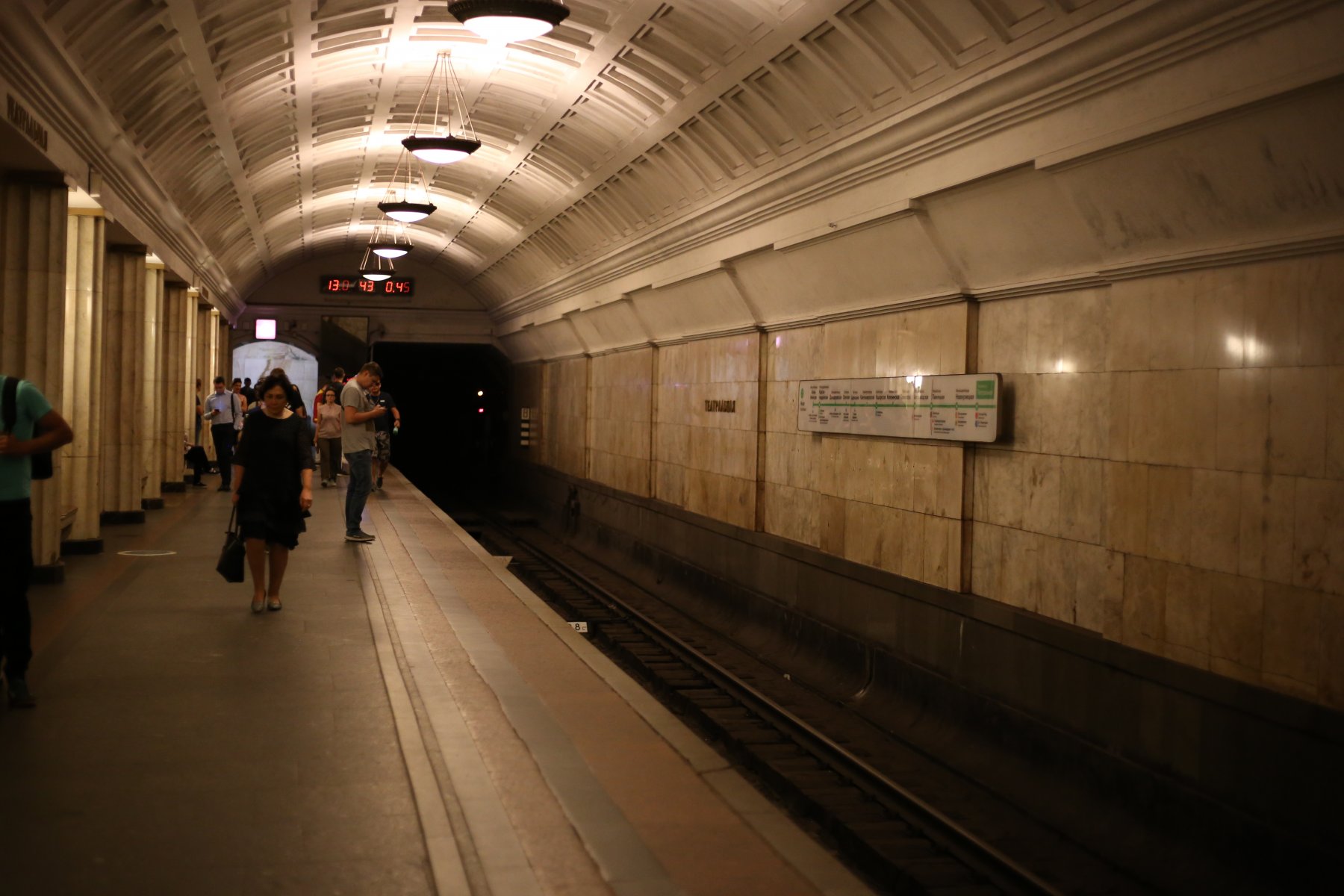 Дептранс рекомендовал москвичам передвигаться на метро из-за непогоды 