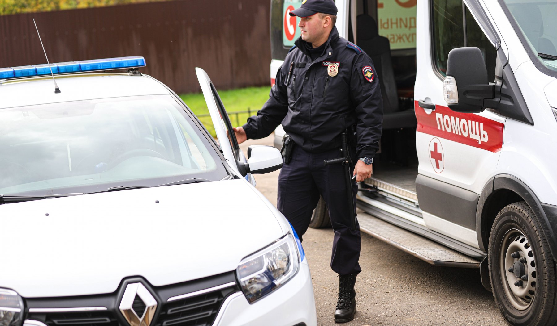 В Москве таксист поссорился с пассажиром, устроил аварию и выстрелил оппоненту в голову
