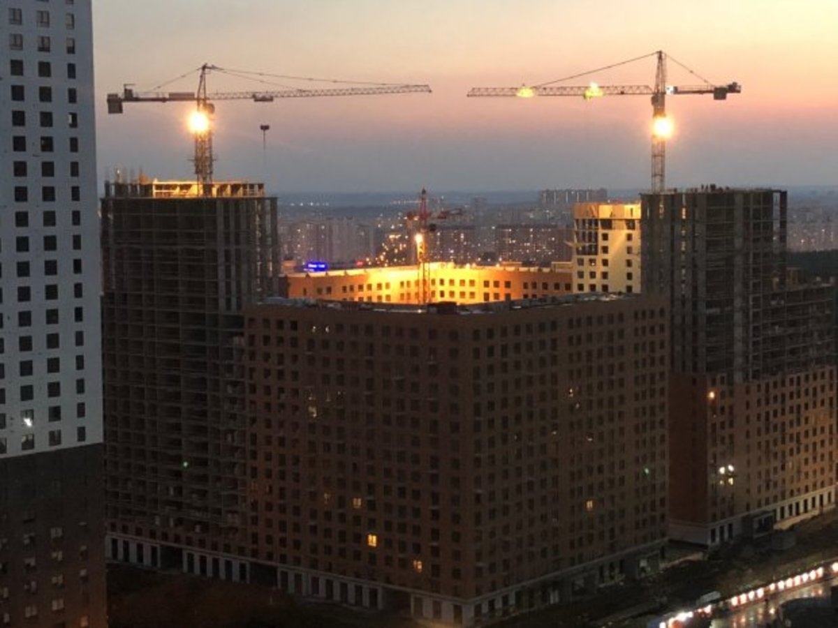 Московский небоскребостроитель с миллиардными долгами получил очередной иск