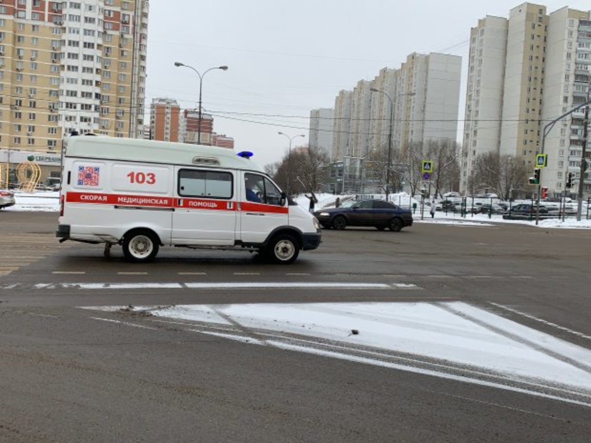 На Кремлевской набережной в Москве в ДТП пострадал человек