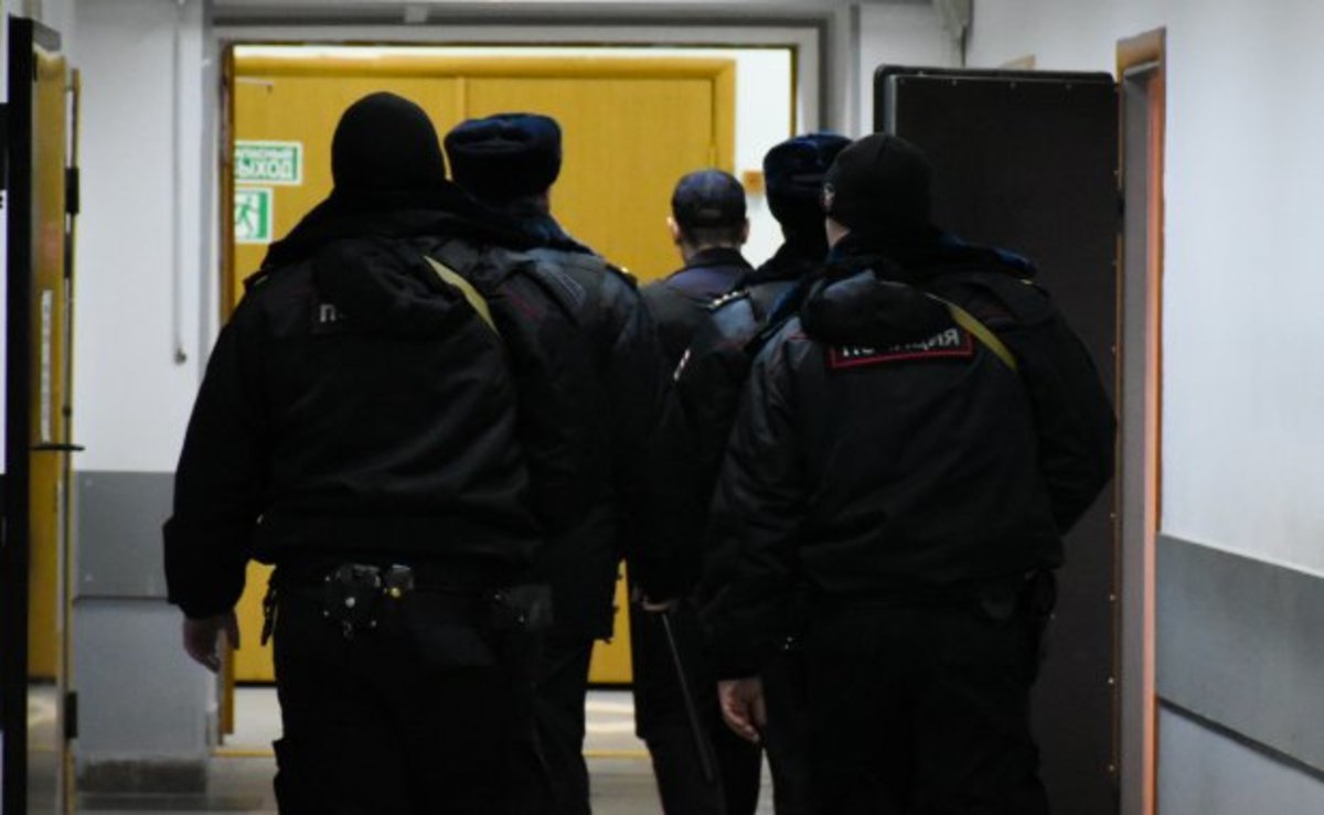 Полицейские спасли из пожара семью с двумя маленькими детьми в подмосковном Подольске