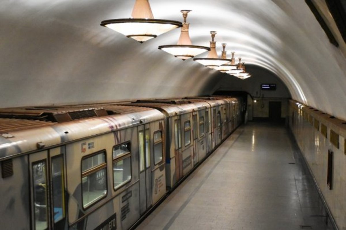 Москвичей просят пересесть на метро из-за сложной ситуации на дорогах