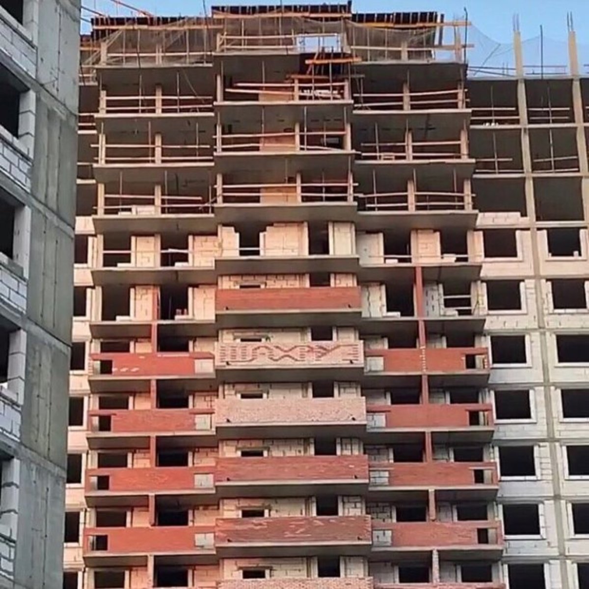 В Одинцово строитель выложил своё имя на фасаде строящегося дома