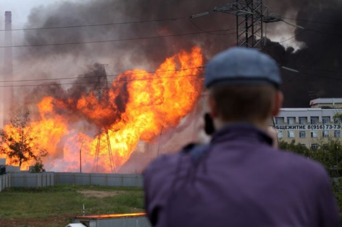 В МЧС назвали причину пожара на территории ТЭЦ-27 в Мытищах