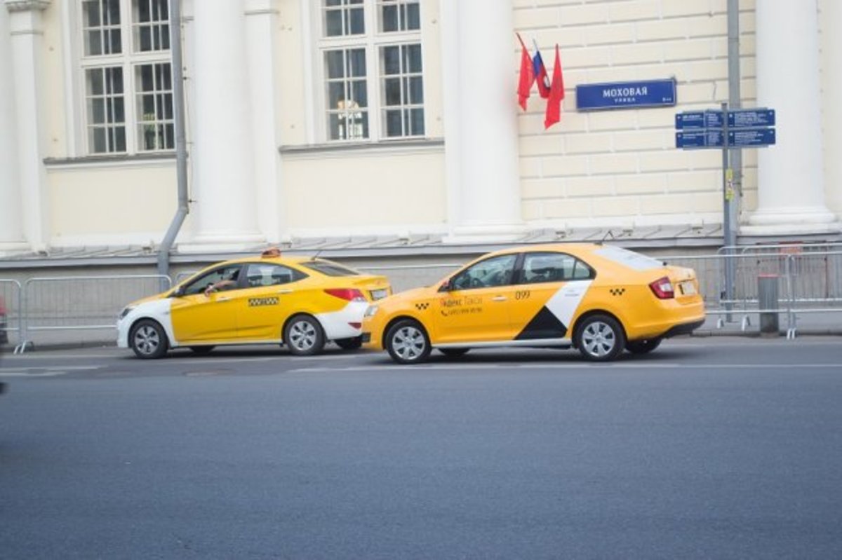 По городу на такси: в Дептрансе подсчитали среднюю стоимость поездки по Москве