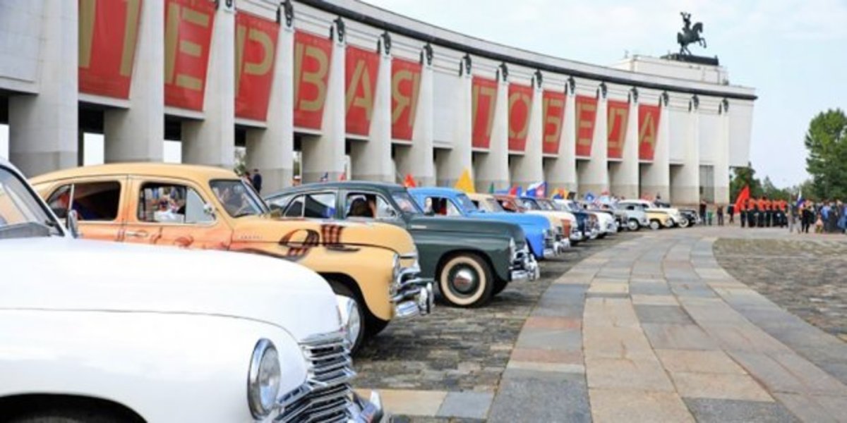 Возле Музея Победы выставят уникальные ретроавтомобили