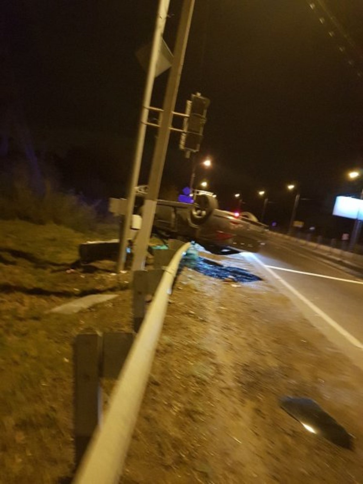 Ночью под Чеховом водитель-лихач перевернулся на автомобиле