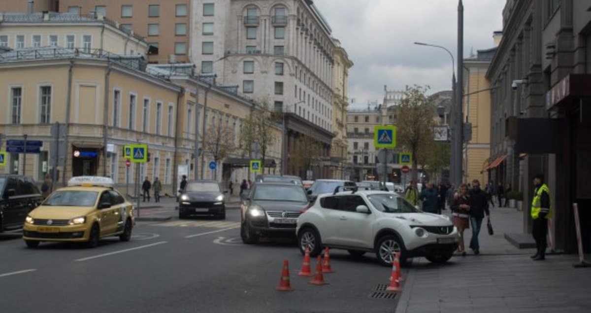 Толмачева платная стоянка. Платная парковка возле Моники Москва.