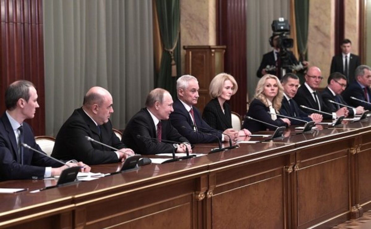 Новый кабинет министров России в лицах
