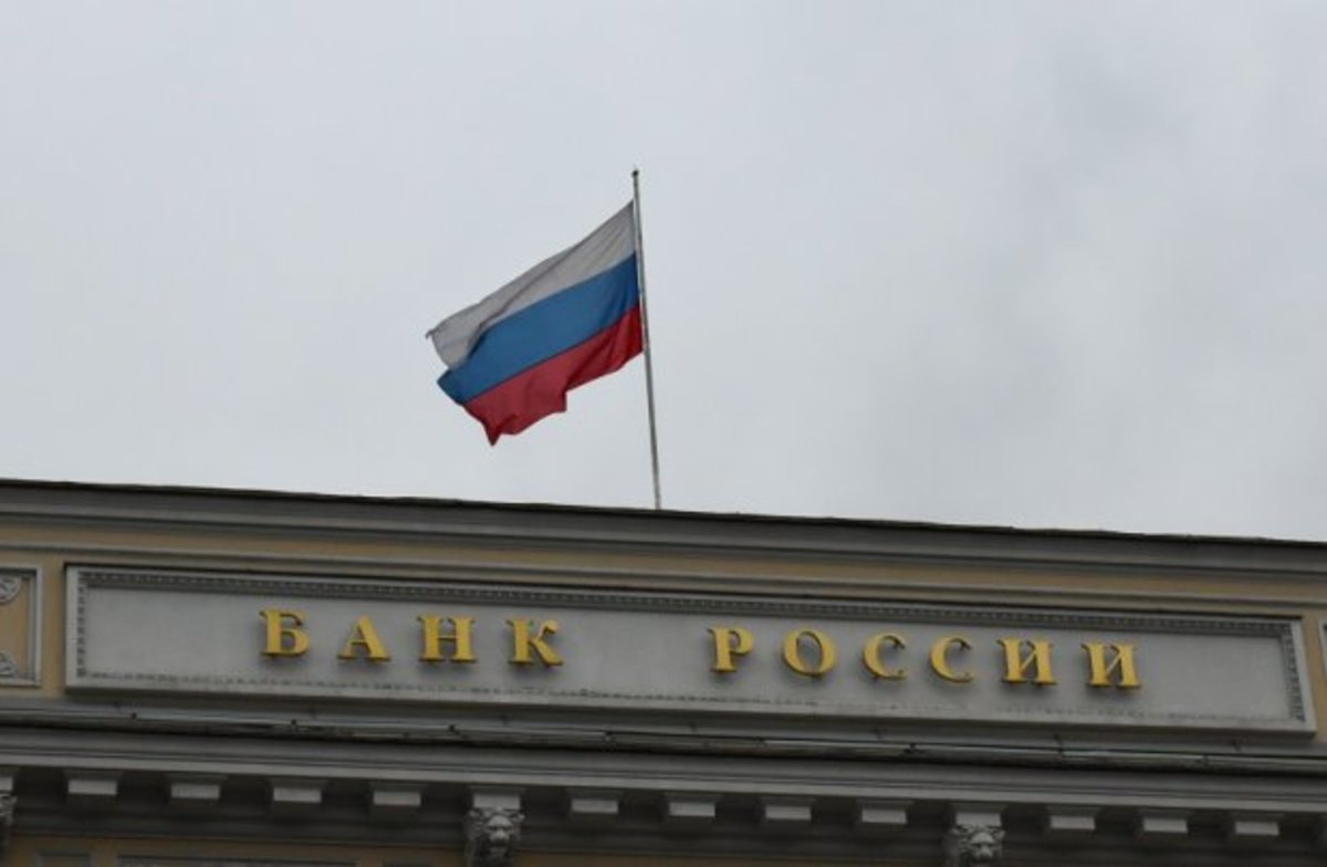 Банк России отменил комиссию за переводы между физлицами