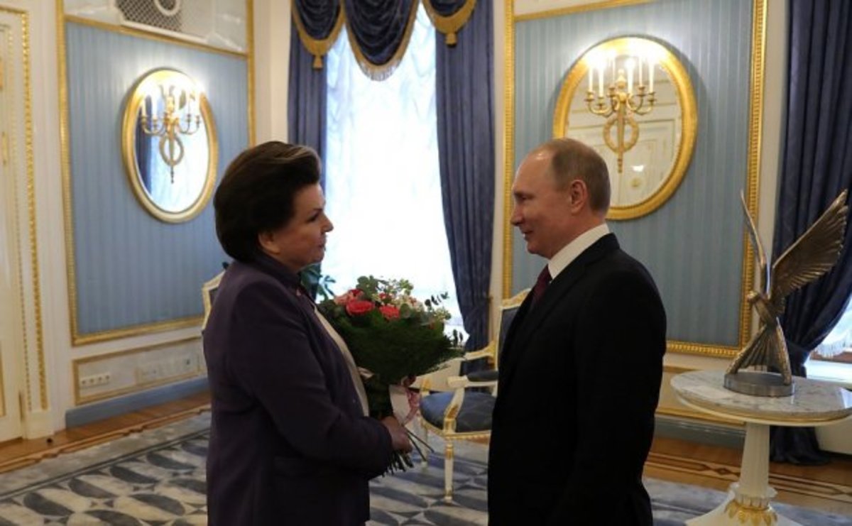 Путин поздравил Терешкову с 83-летием 