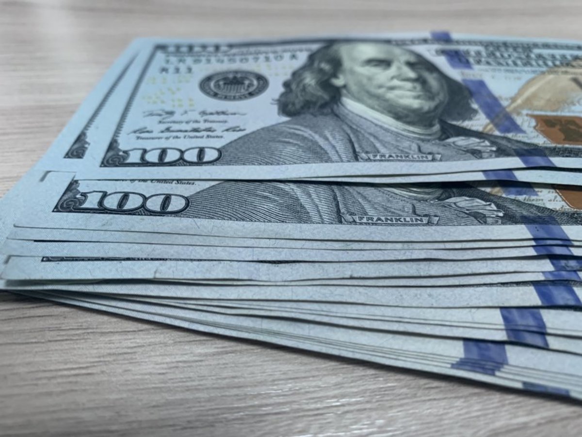 Центробанк продал валюту на сумму 19,2 миллиарда рублей 