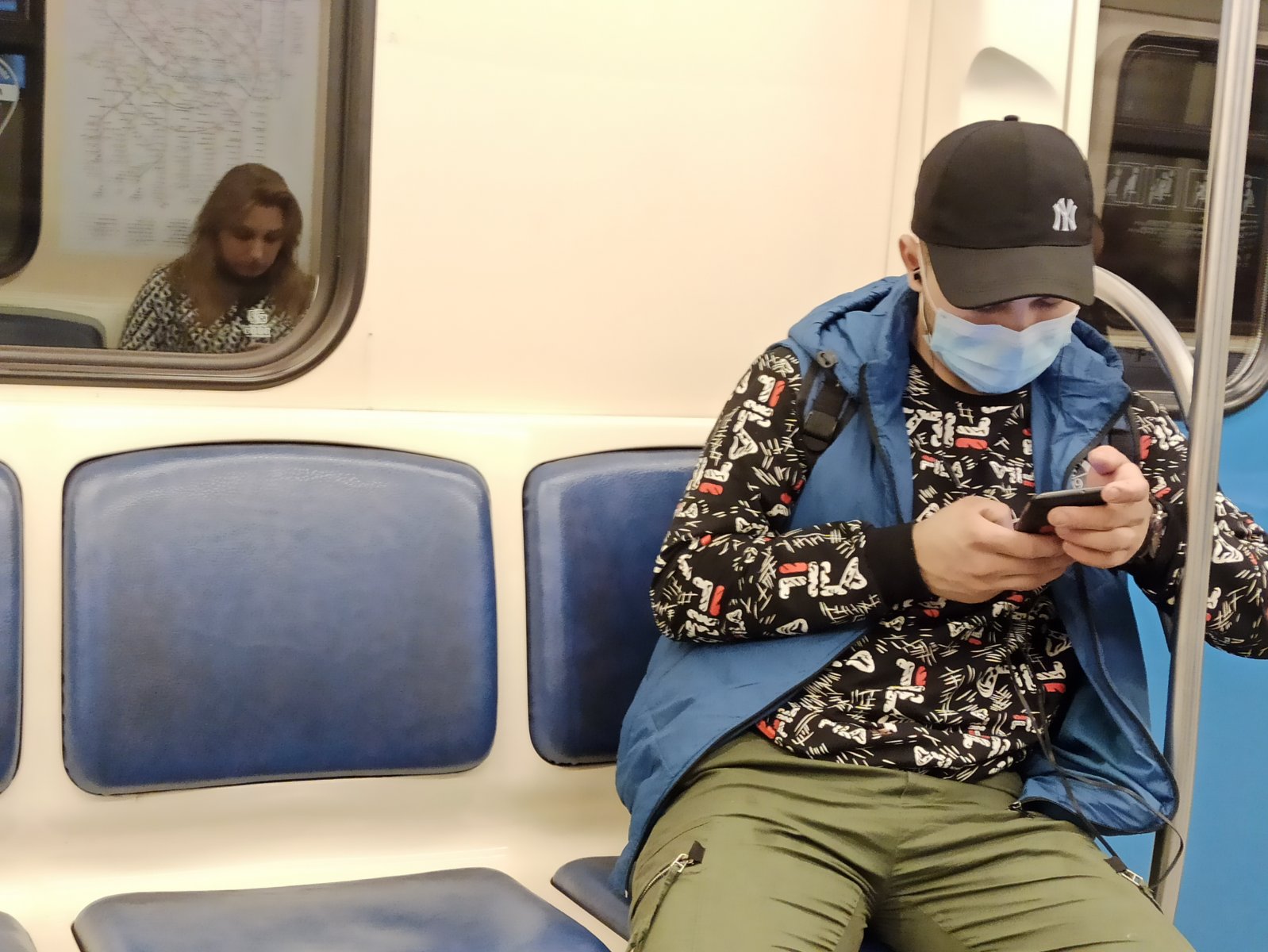 Свыше 9 тысяч масок купили пассажиры московского метро с 4 мая