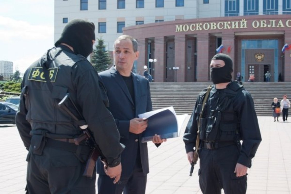 Обыск пошёл в доме главы Серпуховского района Шестуна 