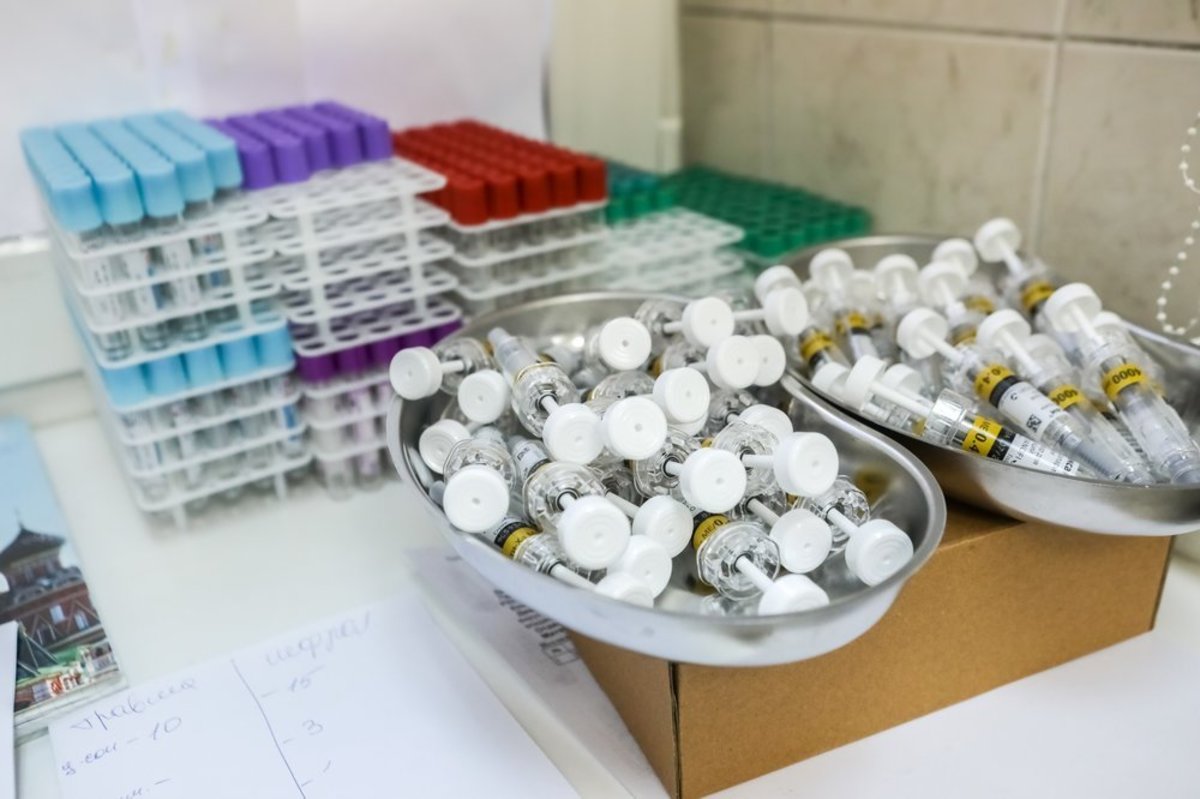 Более половины россиян ждут вакцину от коронавируса