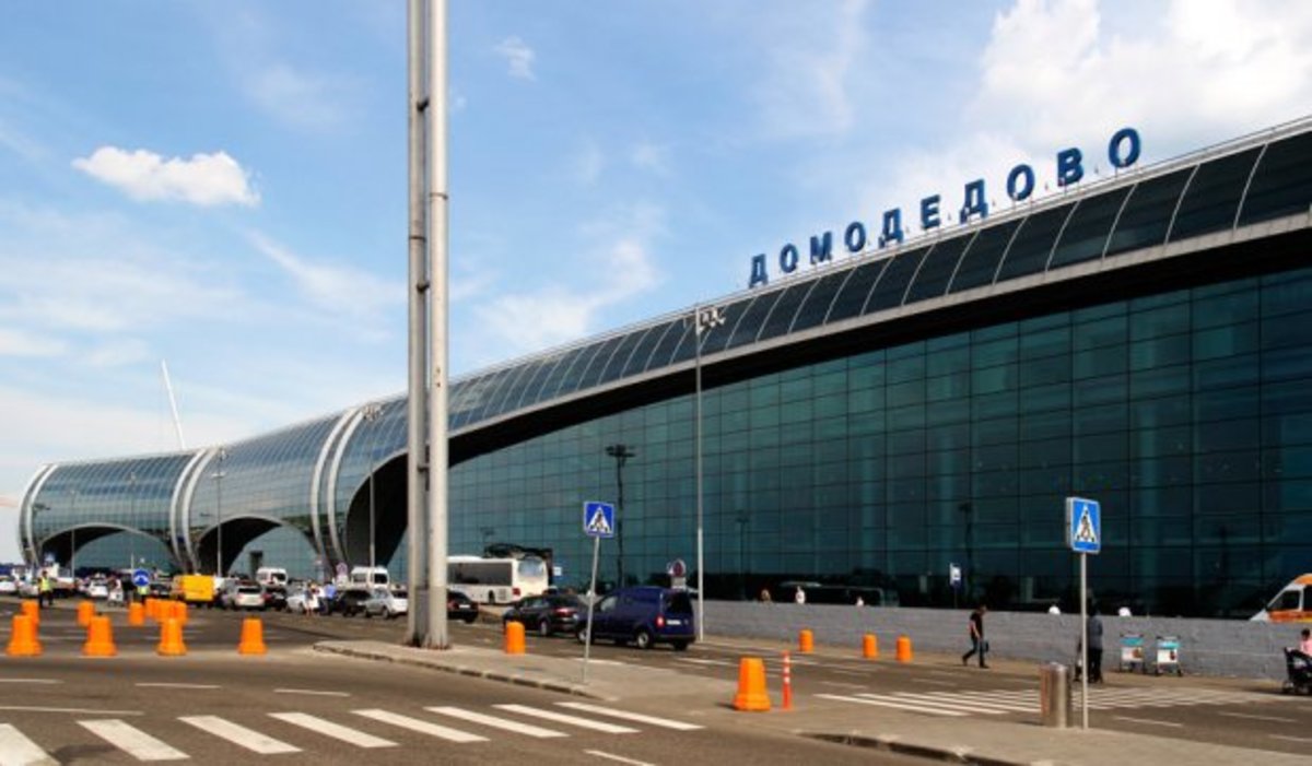 Самолёт Таджикской авиакомпании экстренно сел в "Домодедово" 