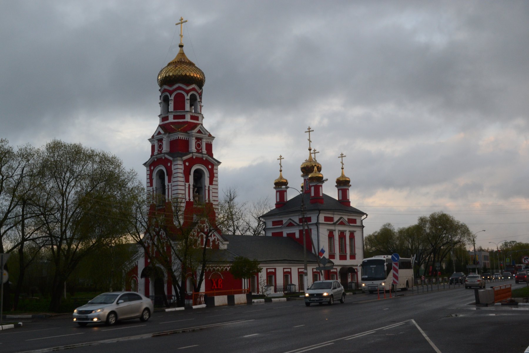 С 1 июня в Подмосковье разрешили молиться в храмах, когда в них нет службы