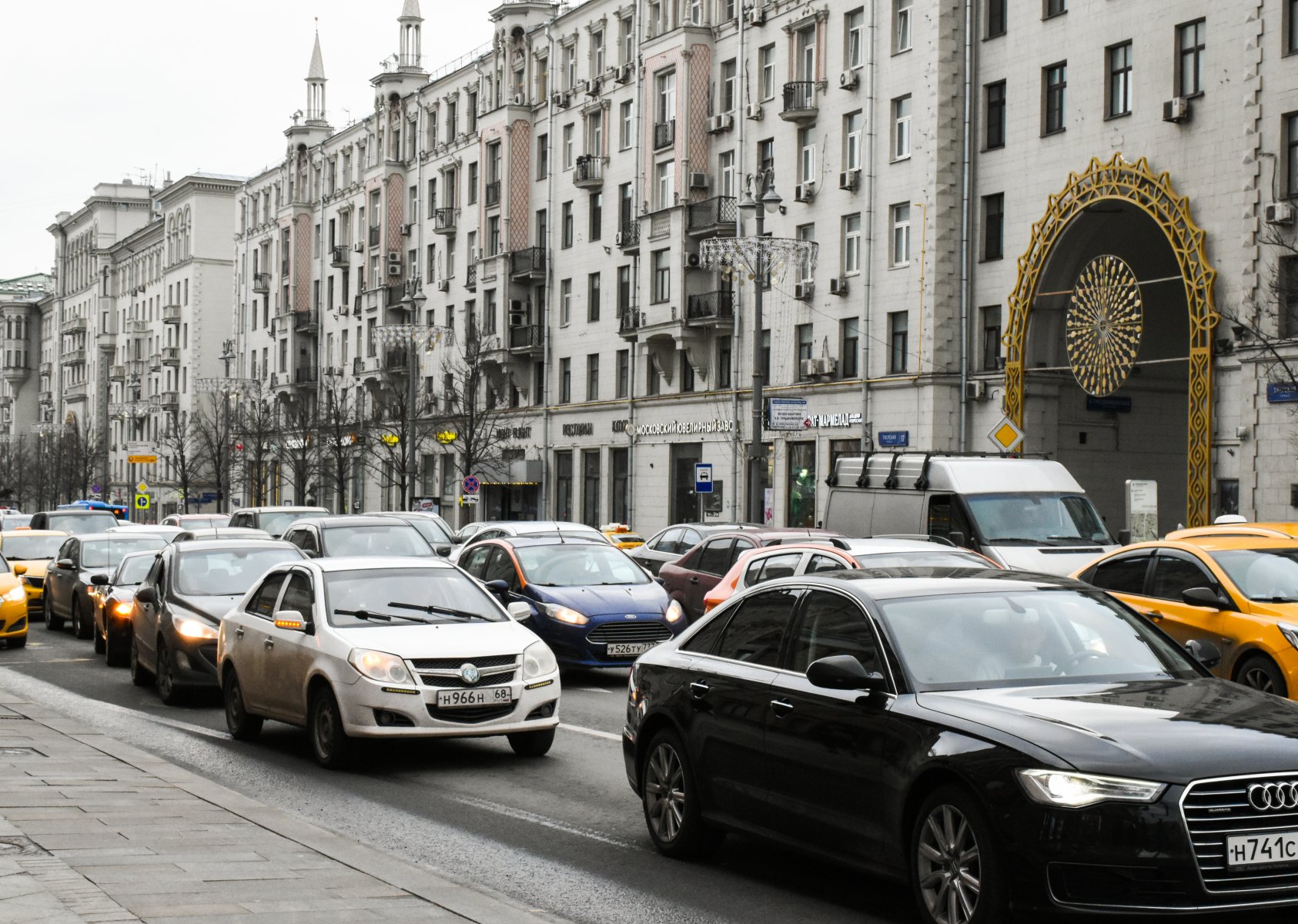 Порядка 3% автомобилистов передвигаются по Москве без цифровых пропусков