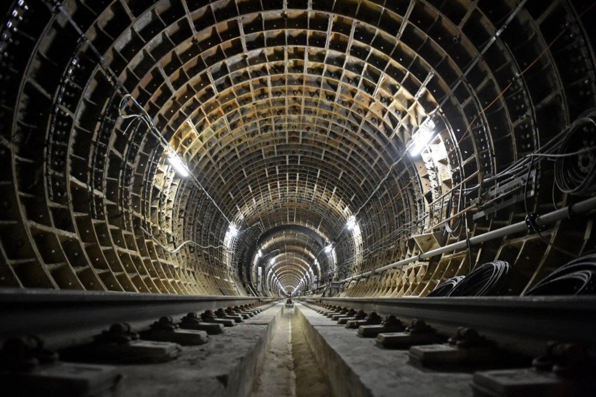 Большая кольцевая линии метро в Москве построена на 54%