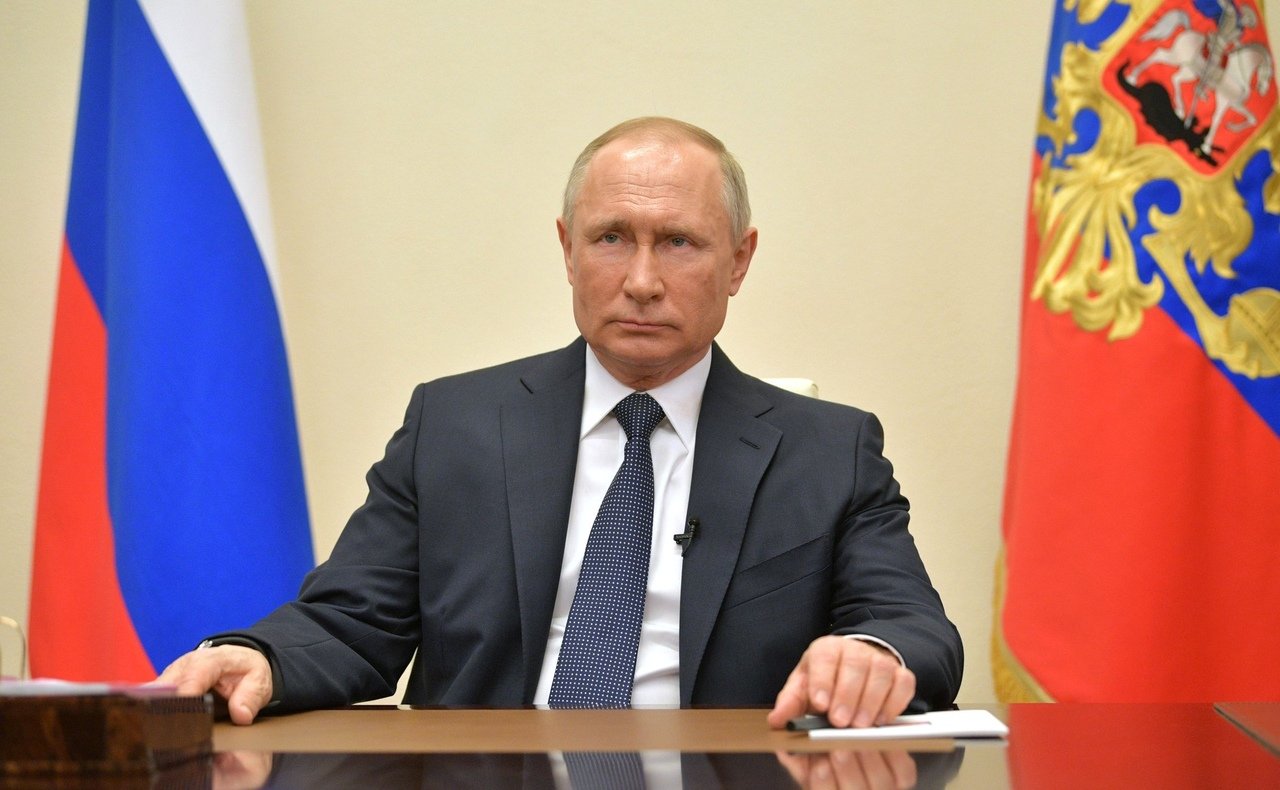 Путин сообщил об уверенном выходе страны из пандемии