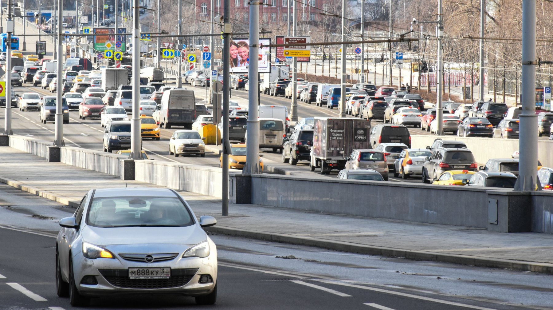 По подмосковным дорогам за три дня проехали более 7 млн автомобилей