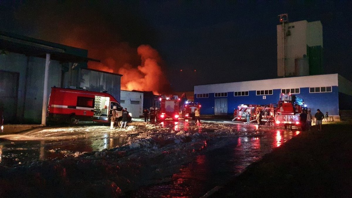 В Подольске потушили пожар в ангаре