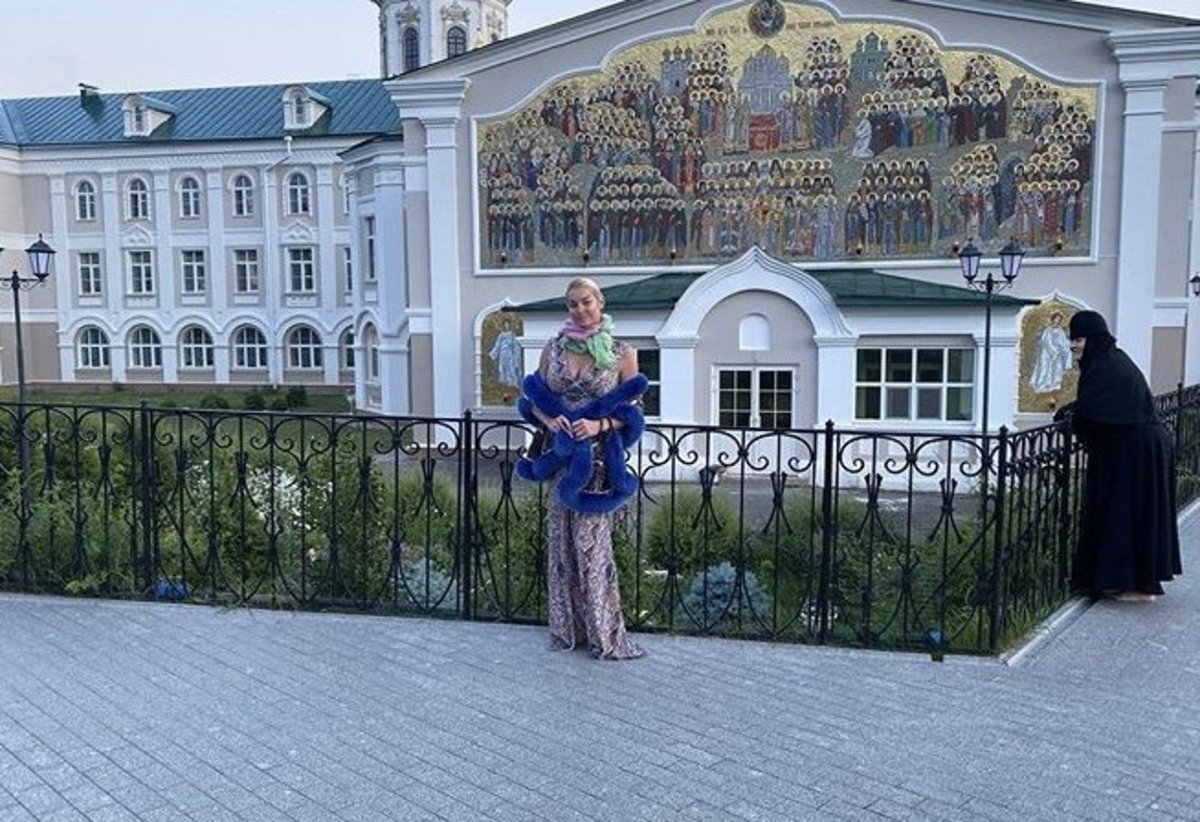 Волочкова требует миллион рублей с Даны Борисовой