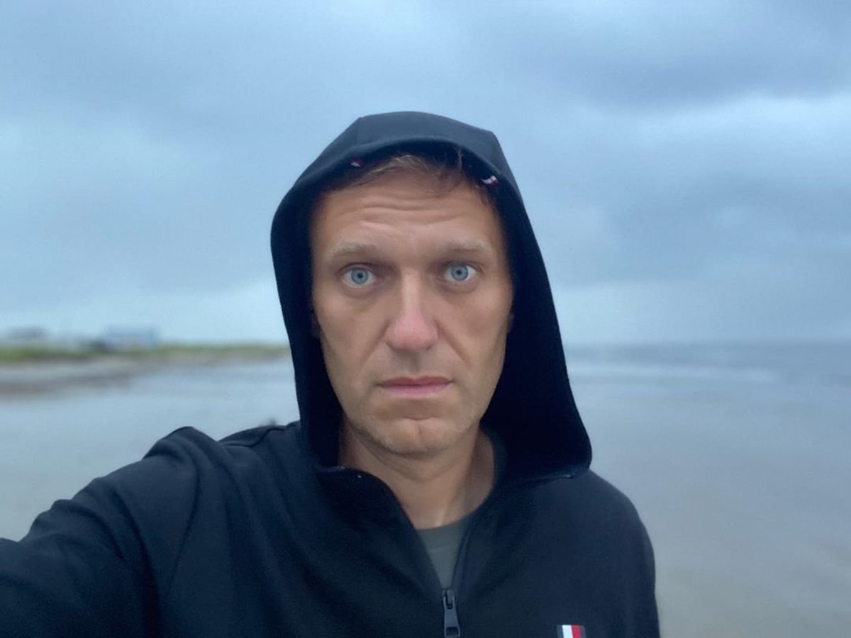 Навальный находится под подпиской о невыезде
