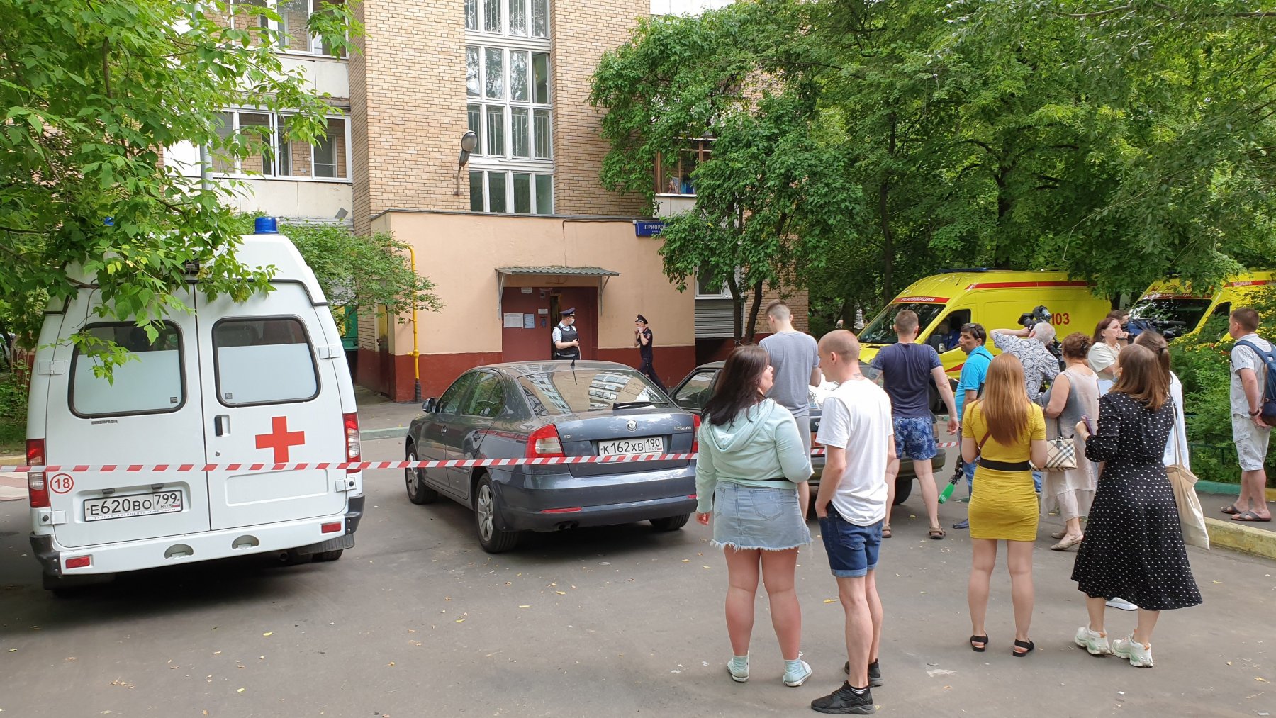 В Красногорске с балкона выпала 23-летняя девушка