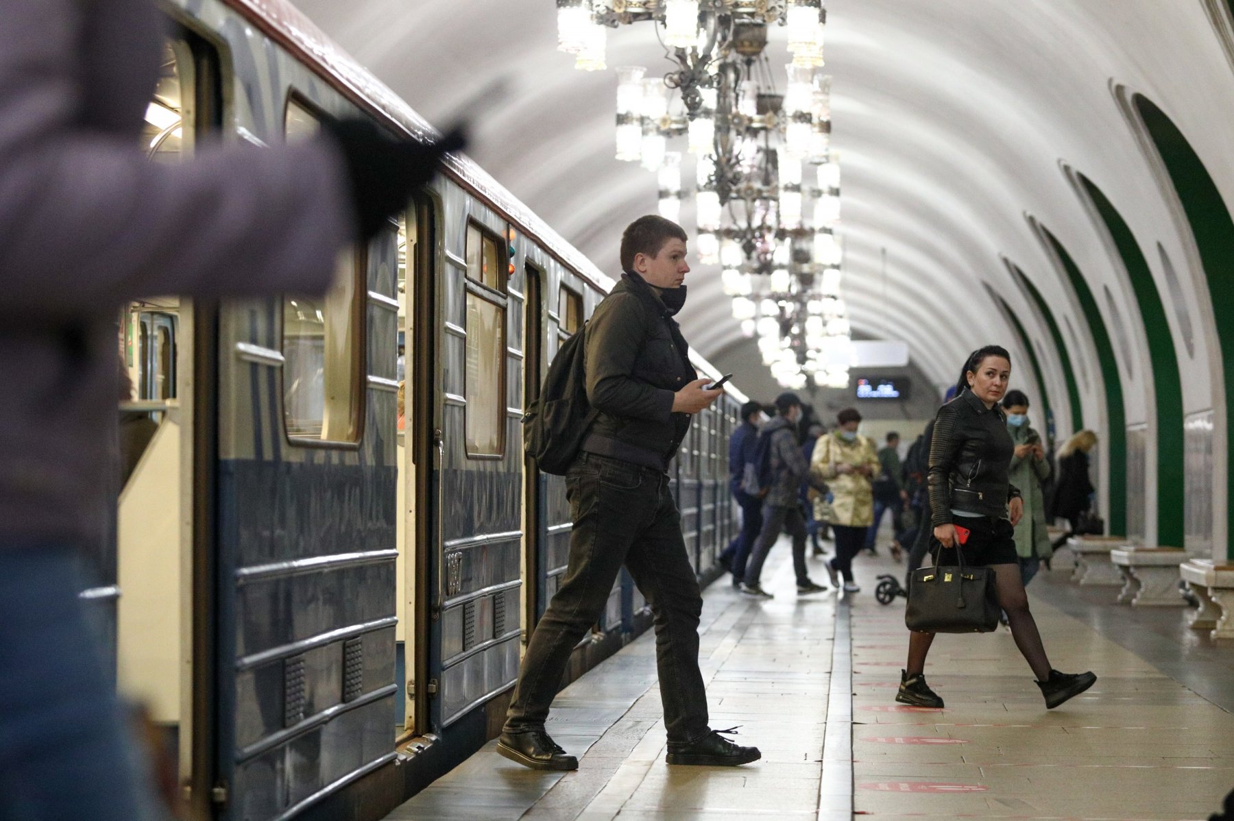 Поезда на Серпуховско-Тимирязевской линии метро возобновили остановку на станции «Полянка»
