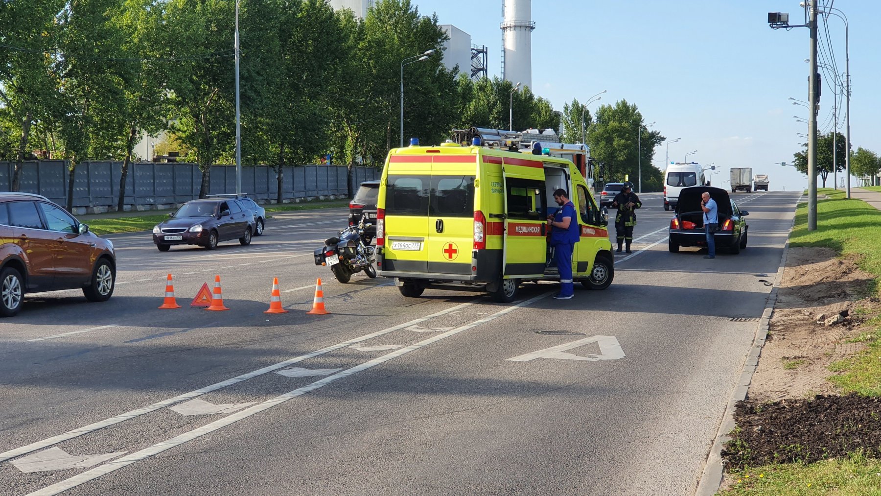 На западе Москвы столкнулись 4 автомобиля