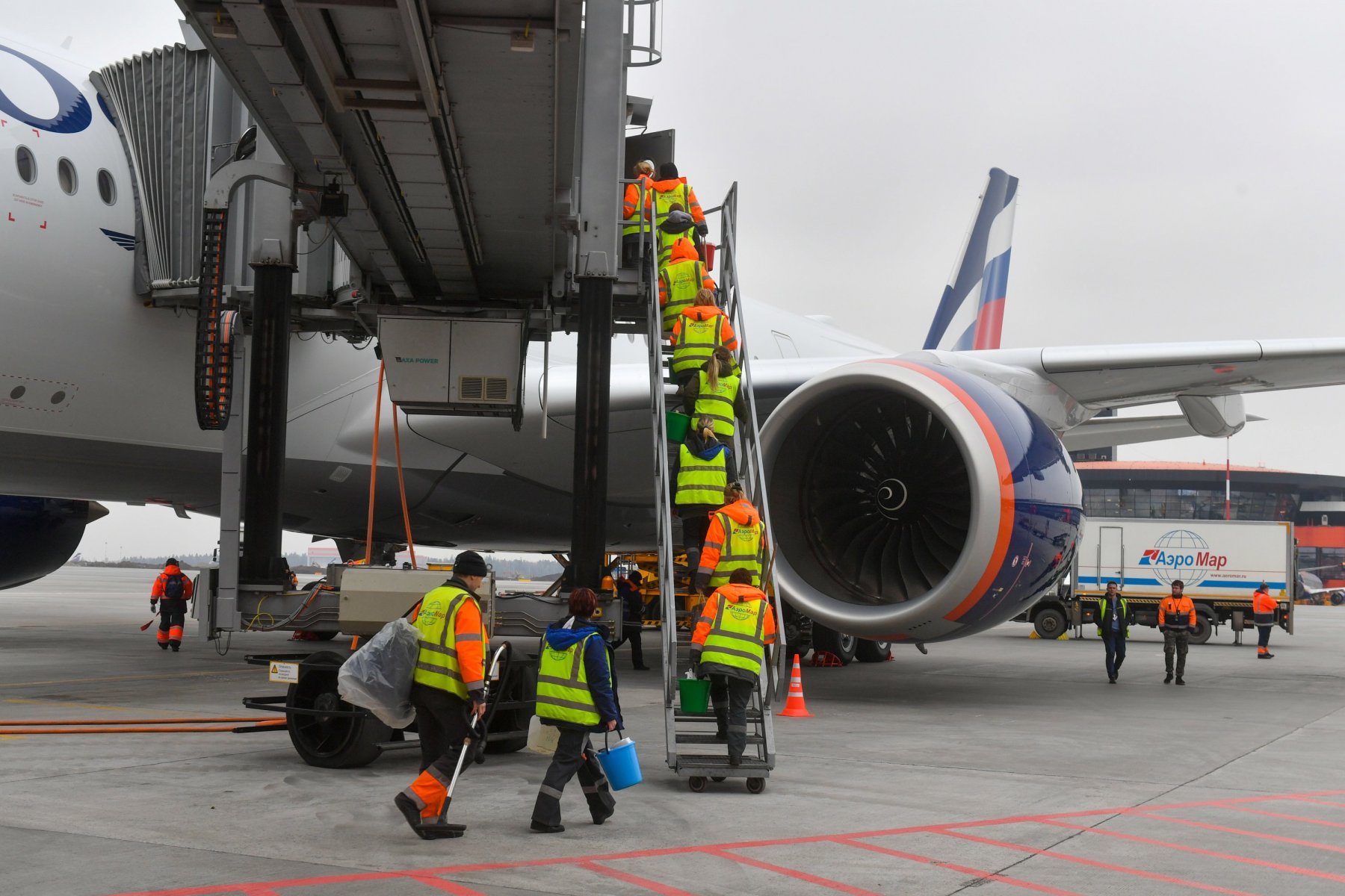 Самолет из Ставрополя после тревожного сигнала успешно сел в Москве