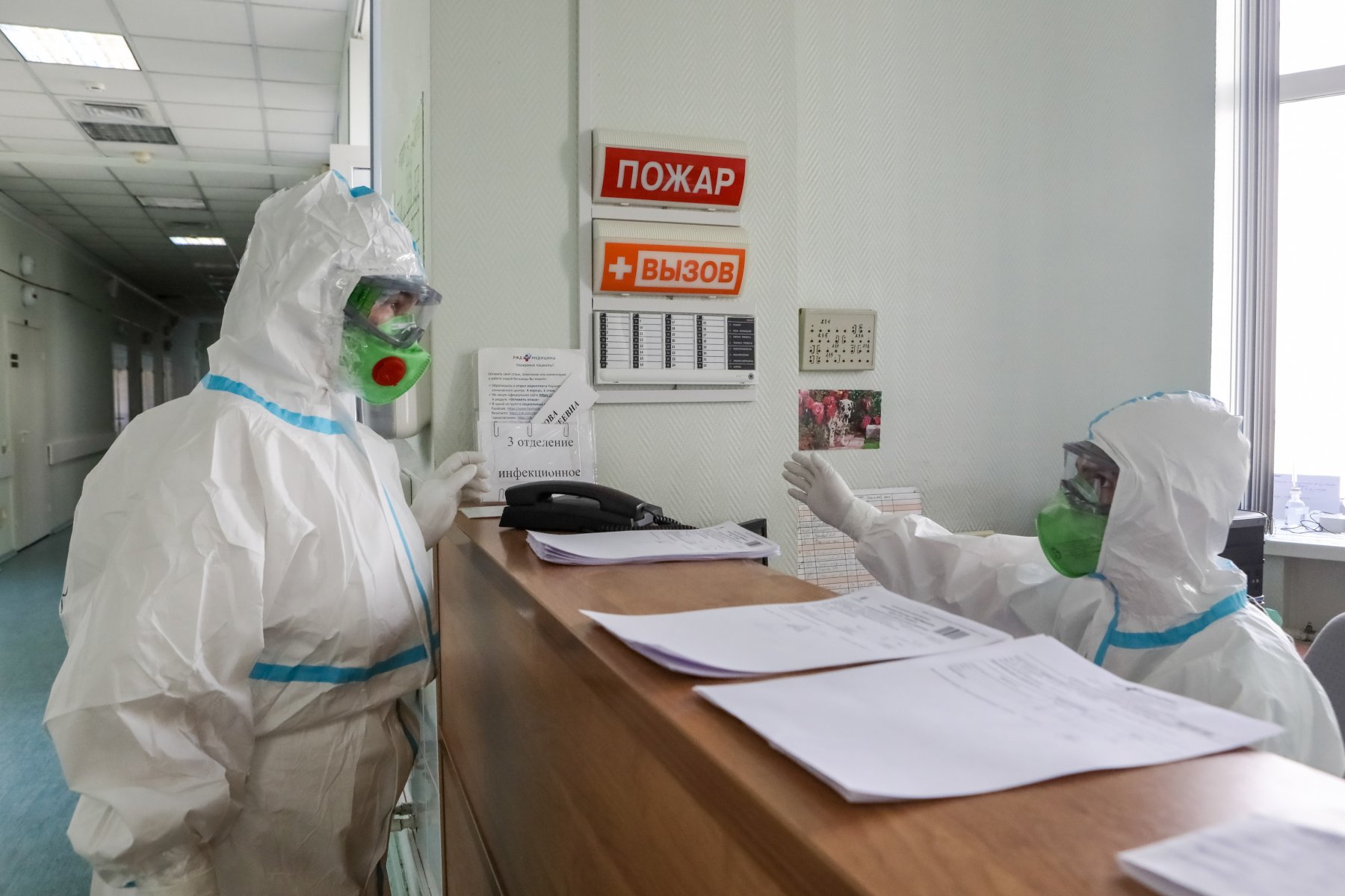 Больницы России начали работать по новым правилам