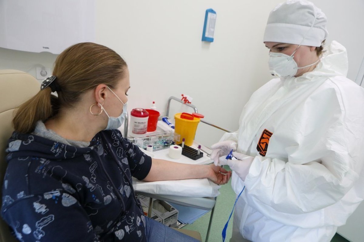 В России за сутки зафиксировано 9 859 новых случаев коронавируса 