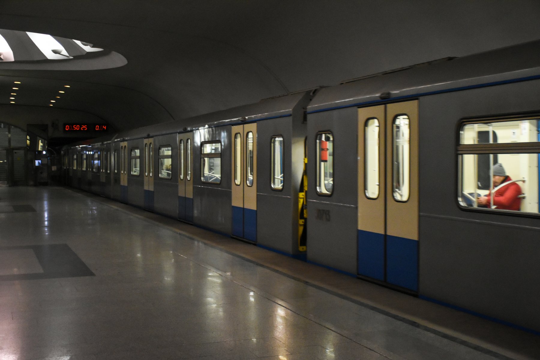 Как московское метро готовят к зиме 