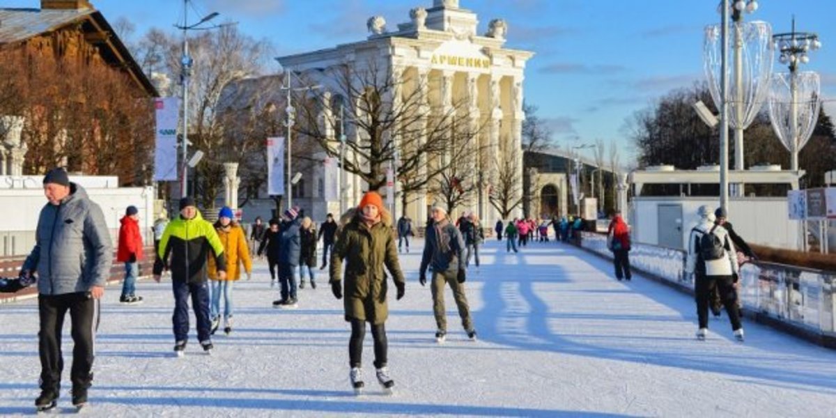 Катки в парках Москвы заработают 27 ноября