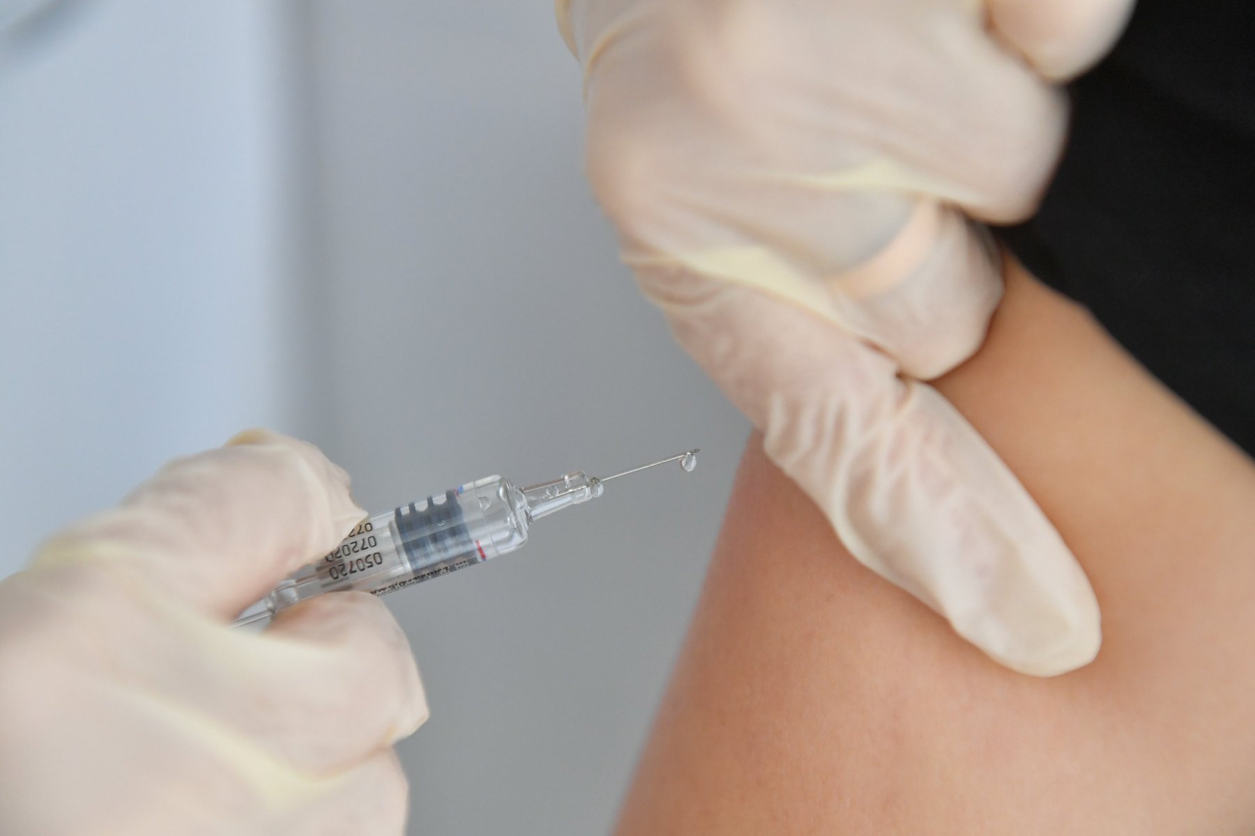 В декабре объявят результаты испытаний вакцины от COVID-19 для людей старше 60 лет