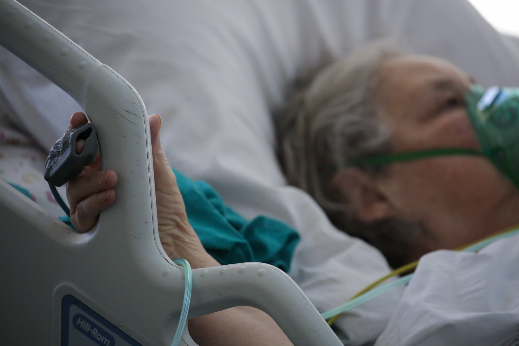 В Подмосковье врачи спасли пожилую женщину с 90% поражением легких