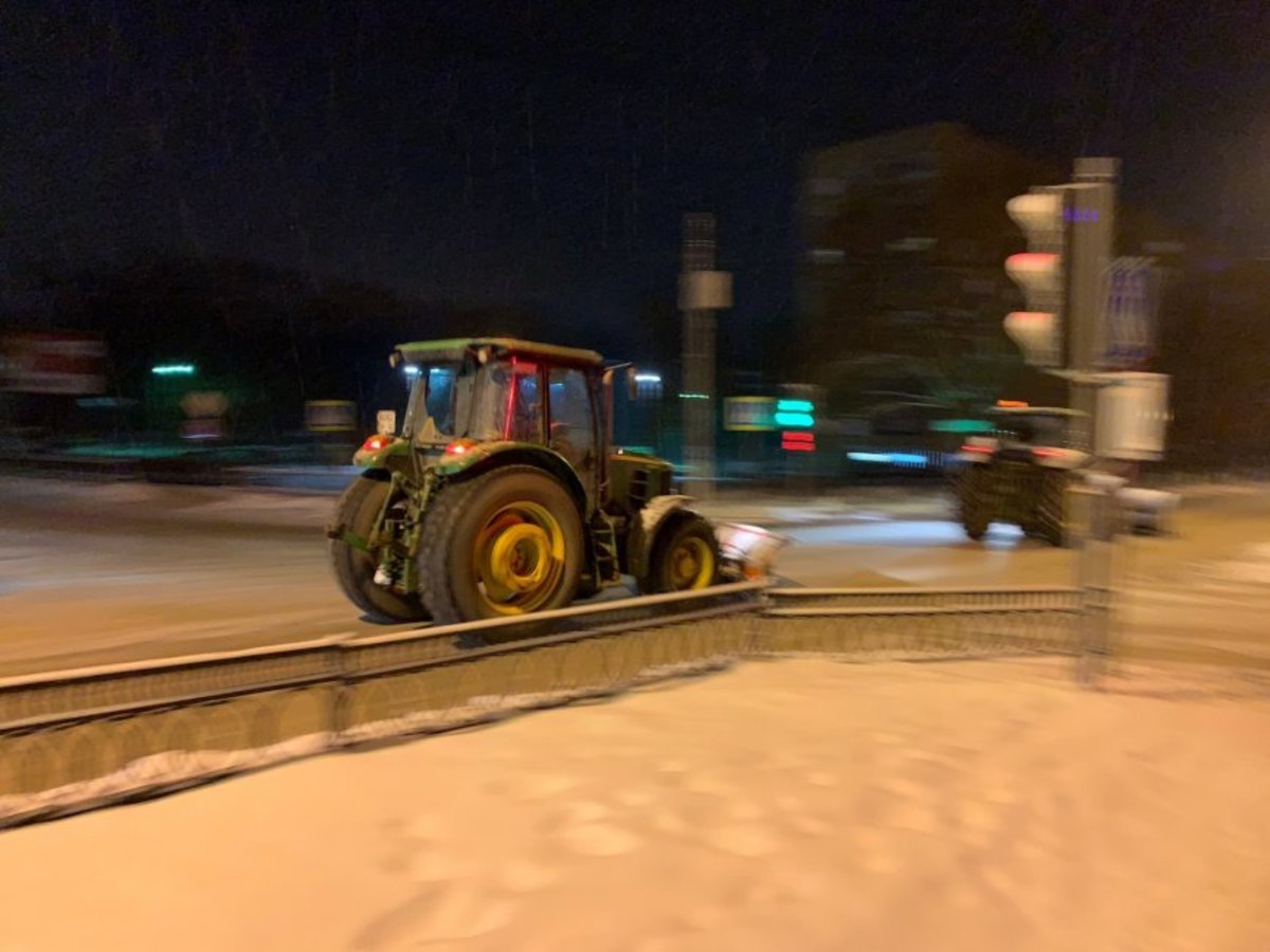 Около 630 единиц техники занимаются уборкой снега в Подмосковье 