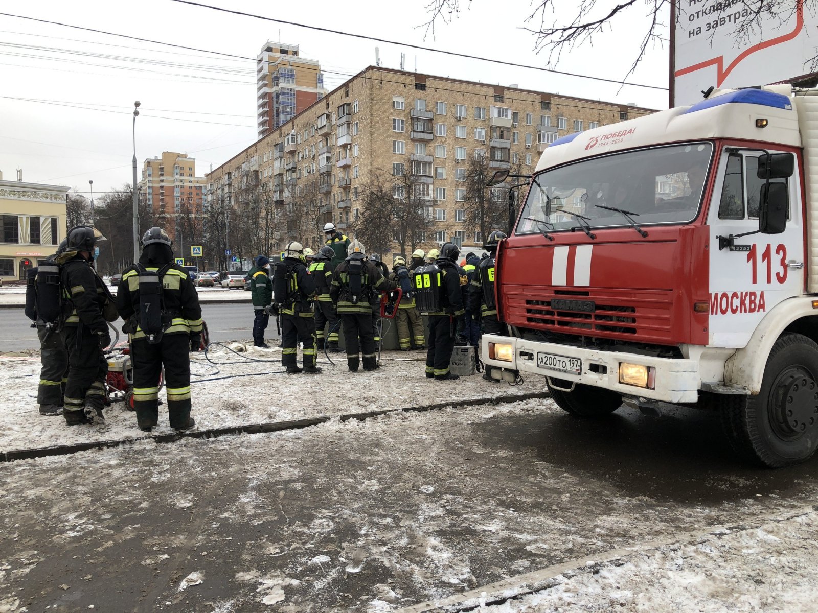 Задымление в коллекторе на Ленинском проспекте в Москве устранено