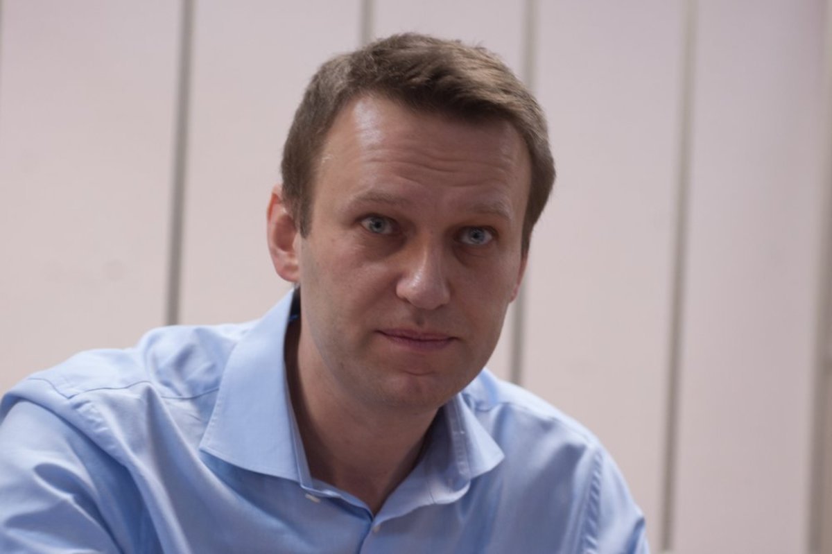 Депутаты из Пскова требуют расследовать покушение на Навального 