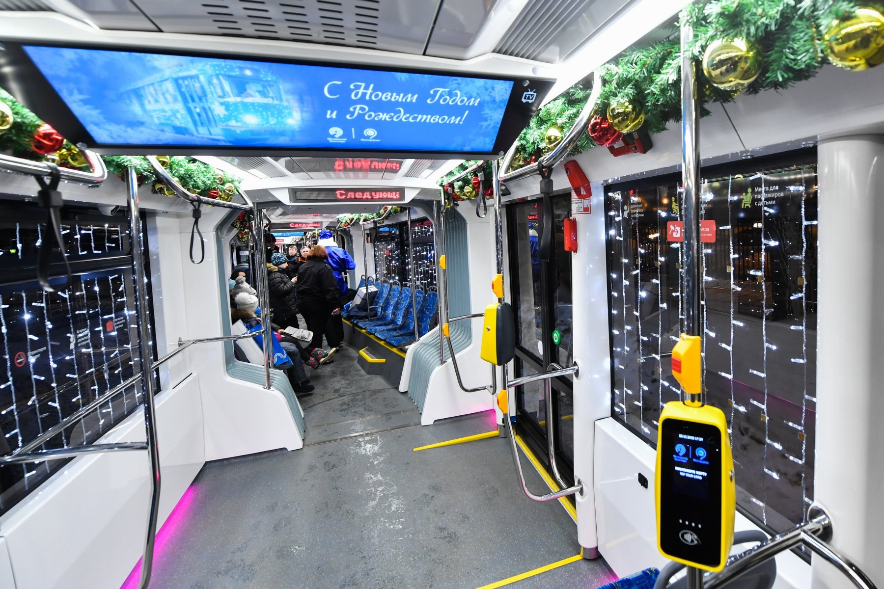 По Москве будут ездить украшенные трамваи и электробусы с 25 декабря