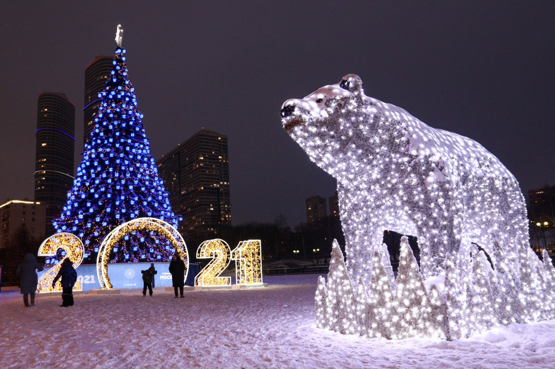 Москвичи будут праздновать новый год со «старым» снегом