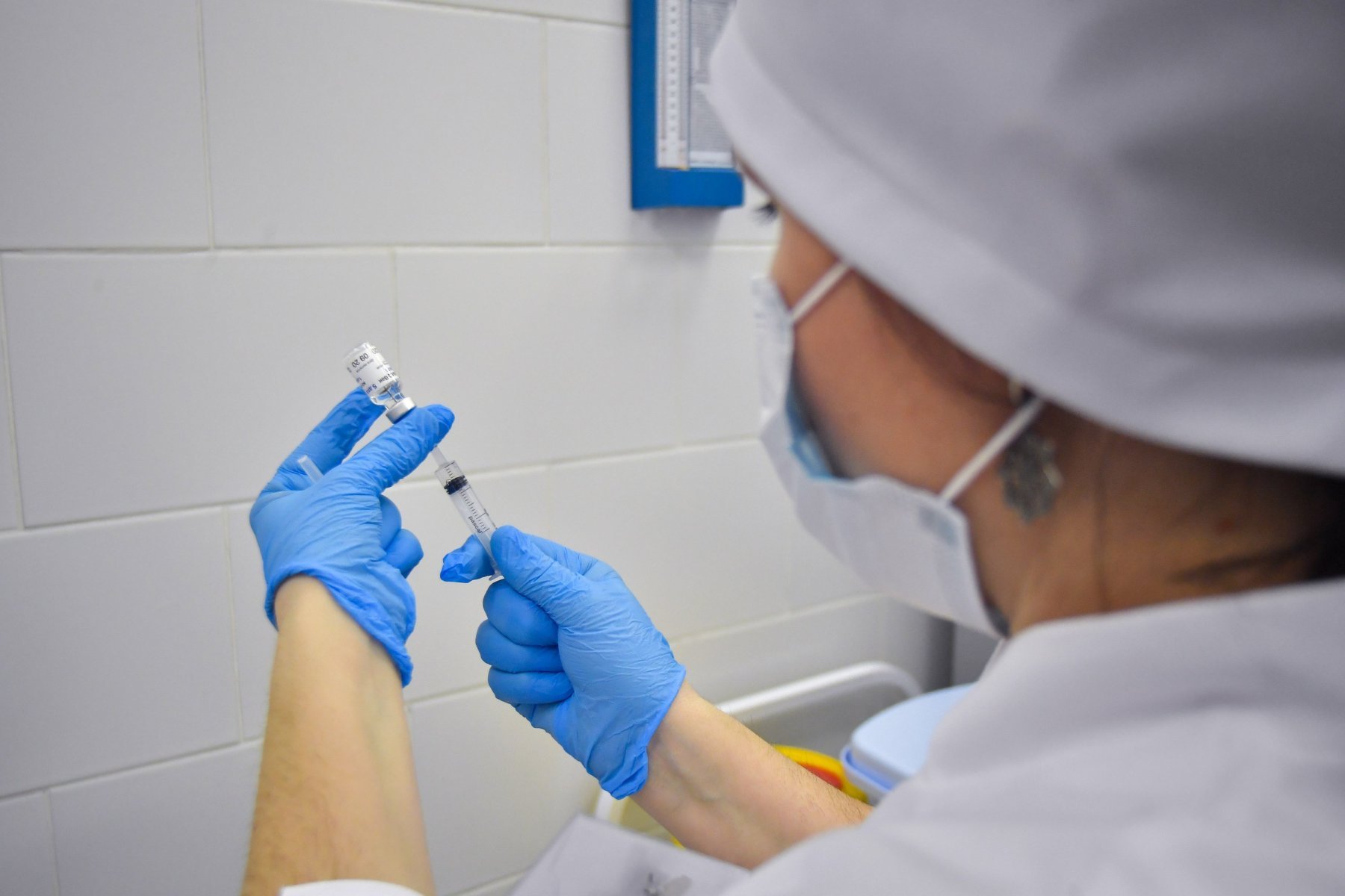 Россия будет поставлять вакцину против коронавируса в Венгрию 