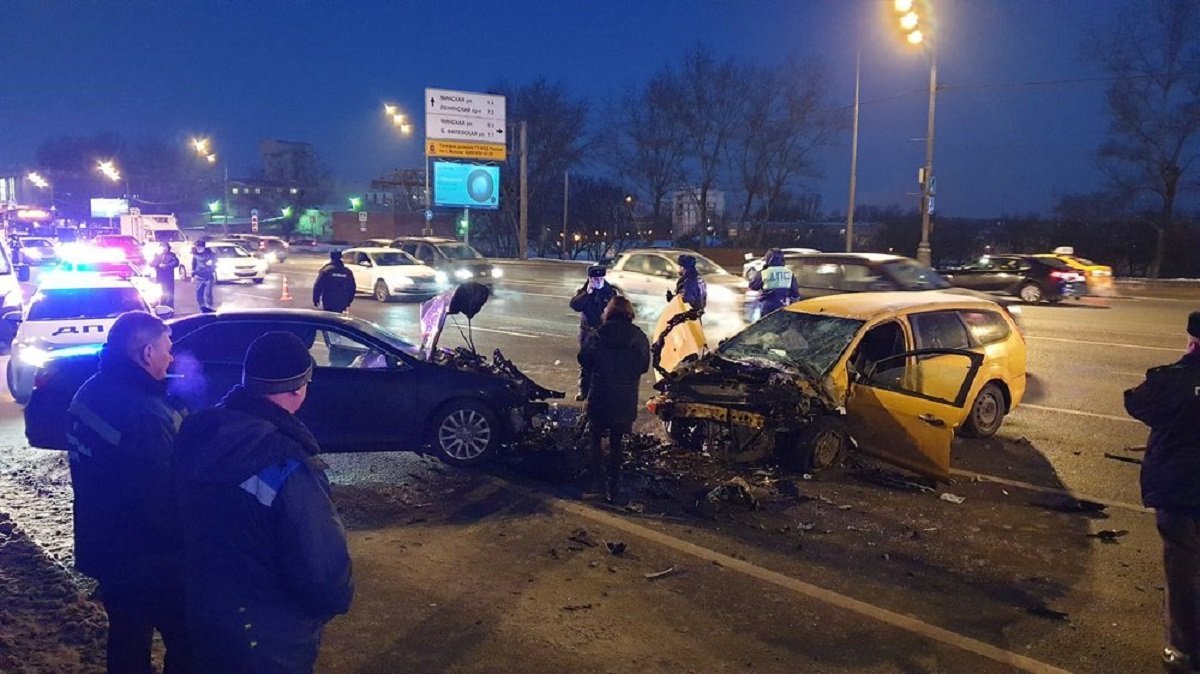 В районе Лефортовского тоннеля затруднено движения автотранспорта в связи с ДТП