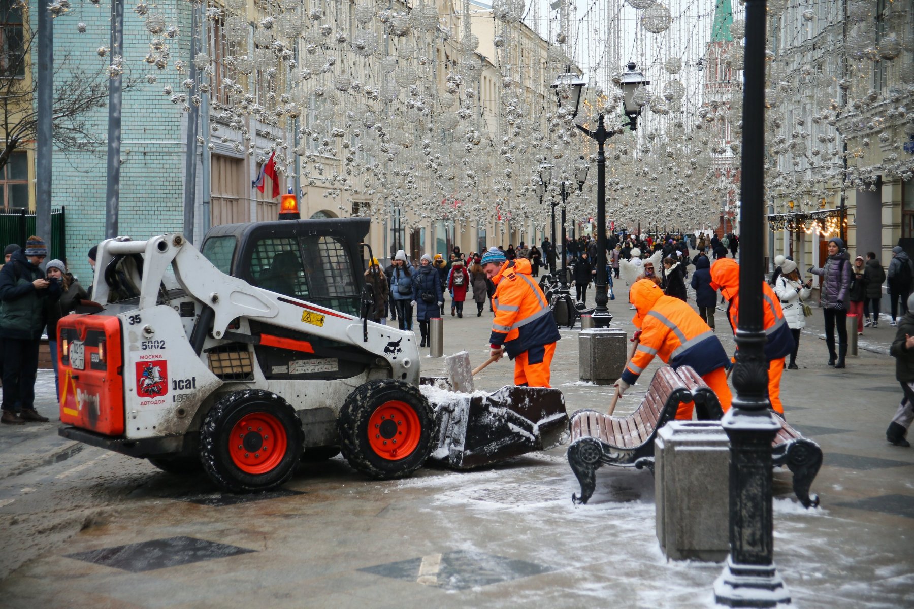 Жителей Москвы и Подмосковья предупредили о гололедице